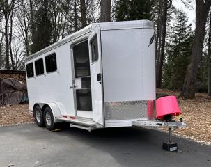 featherlite horse trailer