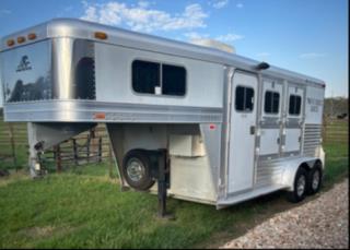 Elite horse trailer