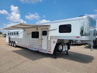 New Horse Trailer