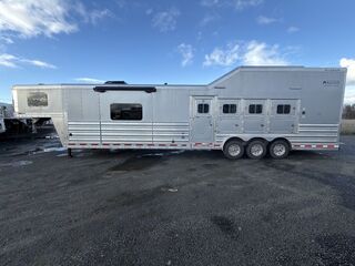 Used Horse Trailer